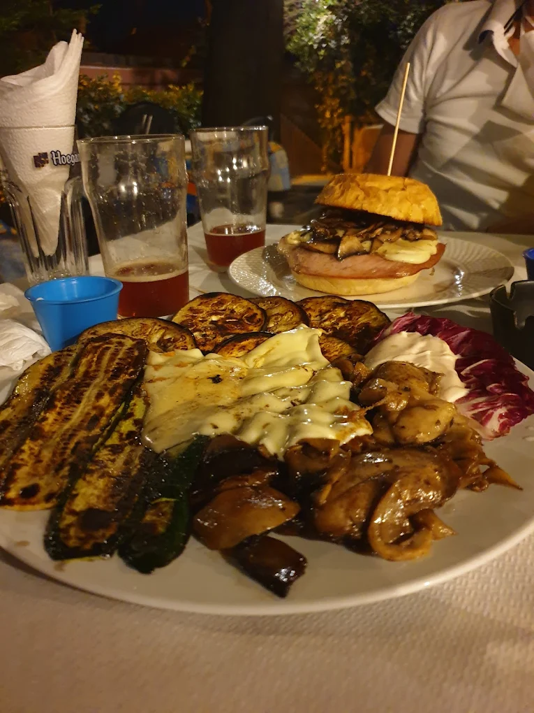 Grigliata di verdure nel giardino